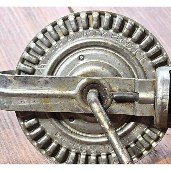 Vintage Androck Red Handle Metal Rotary Eggbeater/Hand Mixer - Made in USA - Picture 5 of 5